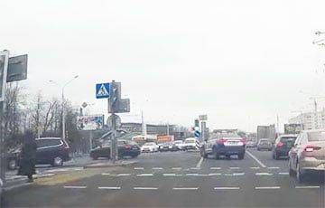 В Минске водитель Audi подрезал автомобиль, а это оказалась машина ГАИ - charter97.org - Белоруссия - Минск