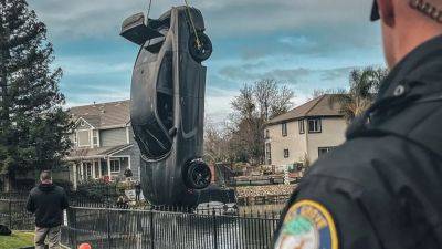 Нетрезвый водитель утопил Dodge Charger в озере - autocentre.ua - штат Калифорния - Сакраменто