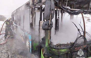 В России сгорел очередной белорусский автобус МАЗ - charter97.org - Россия - Белоруссия - Санкт-Петербург - Саратов - Ижевск