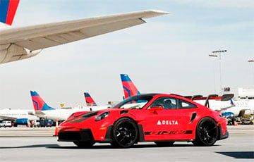 В США опаздывающих пассажиров доставляют к самолету на Porsche за $240 тысяч - charter97.org - Сша - Белоруссия - Лос-Анджелес