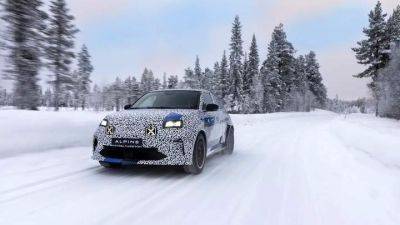 Alpine тестирует электрическую A290 при минус 30 градусов - auto.24tv.ua - Швеция