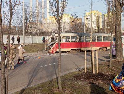В Киеве грузовик на полном ходу влетел в трамвай: подробности ДТП - autocentre.ua - Киев