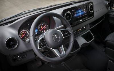 Mercedes Benz - Mercedes Benz Sprinter - Как эволюционировало рабочее место водителя развозного фургона - autocentre.ua - Mercedes-Benz