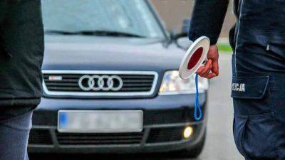 За предупреждение о полиции светом фар водитель получил штраф и лишился "прав" - auto.24tv.ua - Польша