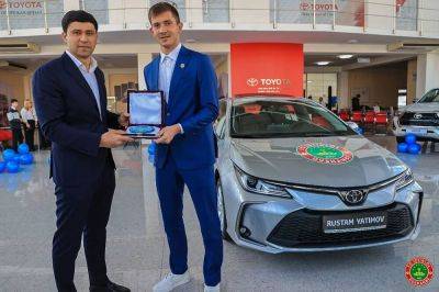 Вратарю сборной Таджикистана подарили автомобиль за игру на Кубке Азии - bombardir.ru - Таджикистан - Душанбе
