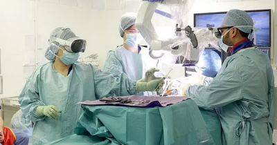 В Британии впервые использовали гарнитуру Vision Pro от Apple во время хирургической операции - dsnews.ua - Украина - Англия - Лондон