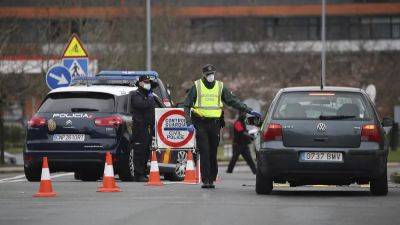 В Испании грузовик наехал на пост полиции: шесть человек погибли - ru.euronews.com - Испания