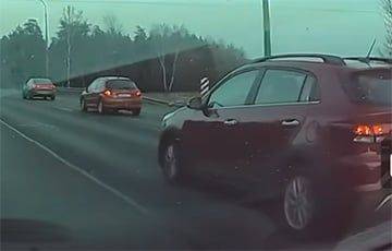 Видеофакт: Водитель Geely возмутил минчан своими маневрами - charter97.org - Белоруссия