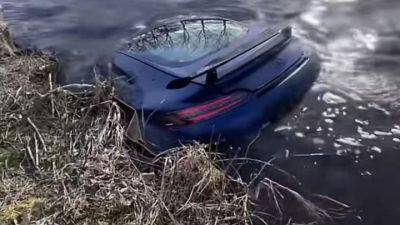 Роскошный Mercedes-AMG GT R утопили в канаве: видео - auto.24tv.ua - Амстердам - Mercedes-Benz