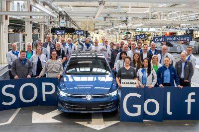 Volkswagen Golf - В Вольфсбурге собрали первый обновленный Volkswagen Golf восьмого поколения - autocentre.ua