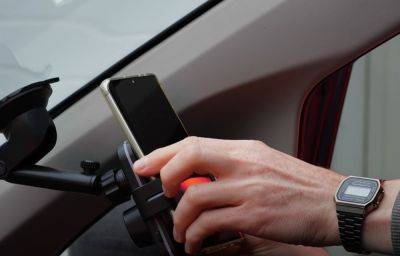 Как нельзя заряжать смартфон в авто: многие совершают эту ошибку - politeka.net - Украина