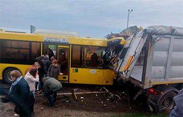 Страшная авария под Минском: столкнулись автобус и фура - charter97.org - Белоруссия - Минск