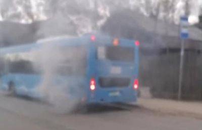 В Твери задымился пассажирский автобус: видео - afanasy.biz - Тверь