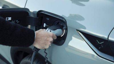 Гибриды марки DS будут автоматически переключаться на электричество в экологических зонах - auto.24tv.ua - Франция - Париж