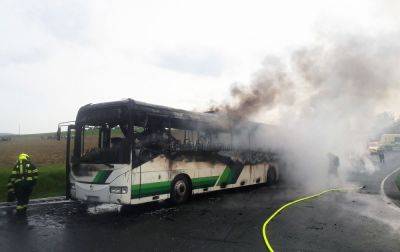 В Чехии загорелся автобус, перевозивший детей в театр - vinegret.cz - Чехия - Пльзень