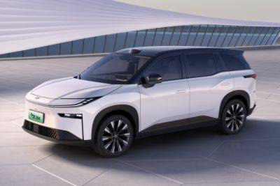 Toyota рассекретила два новых серийных кроссовера, производство стартует в этом году - kolesa.ru - Китай - Шанхай - Япония