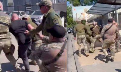 Конфликт мужчины в военной форме и пассажира маршрутки попал на видео: в ход пошел перечный газ - politeka.net - Украина