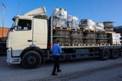 У форпоста Эвьятар разгромили грузовик с сахарным песком - news.israelinfo.co.il