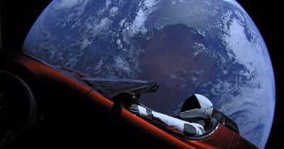 Илон Маск - Шесть лет назад Илон Маск запустил в космос Tesla Roadster: где сейчас автомобиль (видео) - focus.ua - Украина