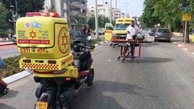 Грузовик сбил пешехода в Раанане, водитель скрылся на территории ПА - vesty.co.il - Китай - Россия - Израиль - Палестина