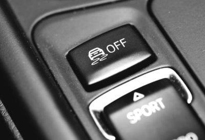 Какую кнопку запрещено нажимать в авто – водителям рассказали последствия - apostrophe.ua - Украина