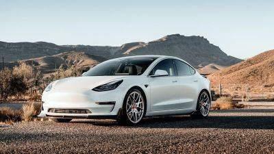 Tesla отзывает более 125 тысяч авто из-за неисправной системы безопасности - minfin.com.ua - Украина - Сша