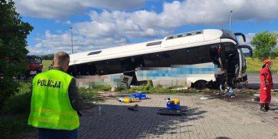 В Польше автобус с украинцами попал в ДТП, 13 человек пострадали - nv.ua - Киев - Украина - Польша - Румыния - Варшава