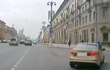 Минчанка на Citroen выполнила команду навигатора и резко подрезала автобус - charter97.org - Белоруссия - Минск