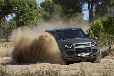 Британський Land Rover презентував найпотужніший Defender OCTA - autocentre.ua