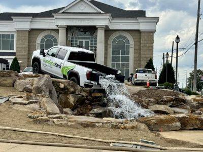У кузові розкішного пікапа GMC Sierra зробили водоспад (відео) - autocentre.ua - штат Алабама