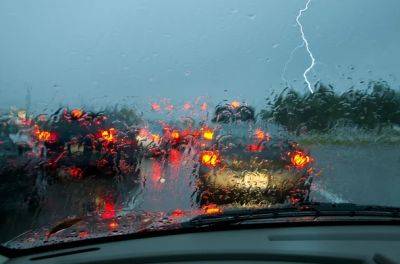 В Україні оголошено штормове попередження. Що потрібно знати автомобілістам - autocentre.ua