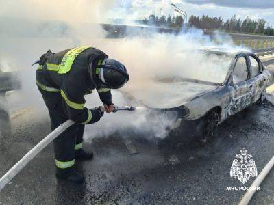 На М11 в Тверской области автомобиль загорелся во время движения - afanasy.biz - Россия - Тверь - Тверская обл.