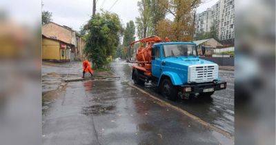 Одесса ушла под воду: затопило несколько улиц, водители спасаются на крышах авто - fakty.ua - Украина - Одесса - Одесская обл. - Житомирская обл.