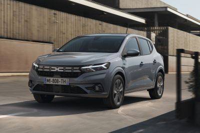 Dacia Sandero - Renault Sandero - Dacia Sandero нового поколения получит внешность в стиле Duster и останется хэтчбеком - kolesa.ru - Франция - Англия