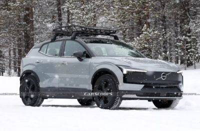 Volvo готує нову версію кросовера EX30 (фото) - autocentre.ua