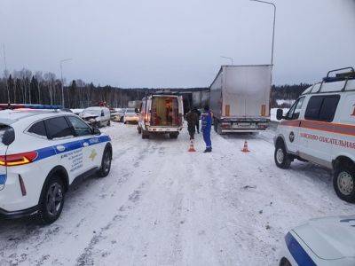 Массовое ДТП из 12 машин парализовало трассу «Пермь - Екатеринбург» - iskra-kungur.ru - Россия - Екатеринбург - Пермь - Пермский край