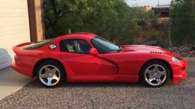 На продаж виставили 23-річний Dodge Viper майже без пробігу (фото) - autocentre.ua