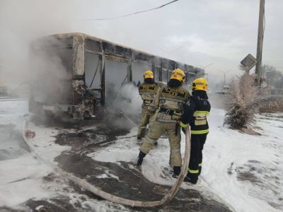 В Ташкенте сгорел пассажирский автобус. Видео - podrobno.uz - Узбекистан - Ташкент - район Сергелийский - район Алмазарский