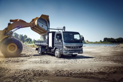 На Bauma-2025 покажуть три виконання вантажівки FUSO Canter - autocentre.ua