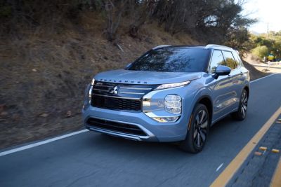 Mitsubishi представила оновлений Outlander за привабливою ціною - autocentre.ua - Сша