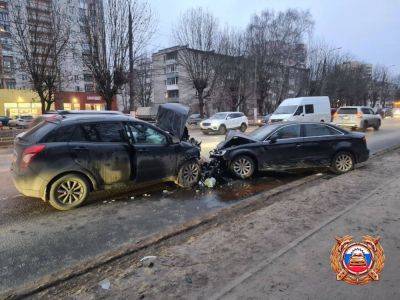 Опубликовано видео ДТП в Твери с участием трех машин на Петербургском шоссе - afanasy.biz - Тверь - Тверская обл.